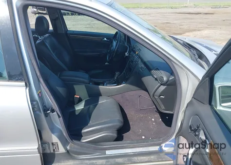 2002 Mercedes-Benz C 320 z USA, uszkodzony, nr VIN WDBRF64J42E008165